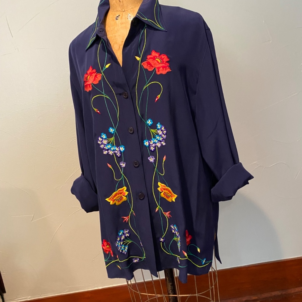 DIANE VON FURSTENBERG NAVY BLOUSE TOP SILK EMBROIDERED. NEVER WORN L/14/16 Nwot - Picture 3 of 9
